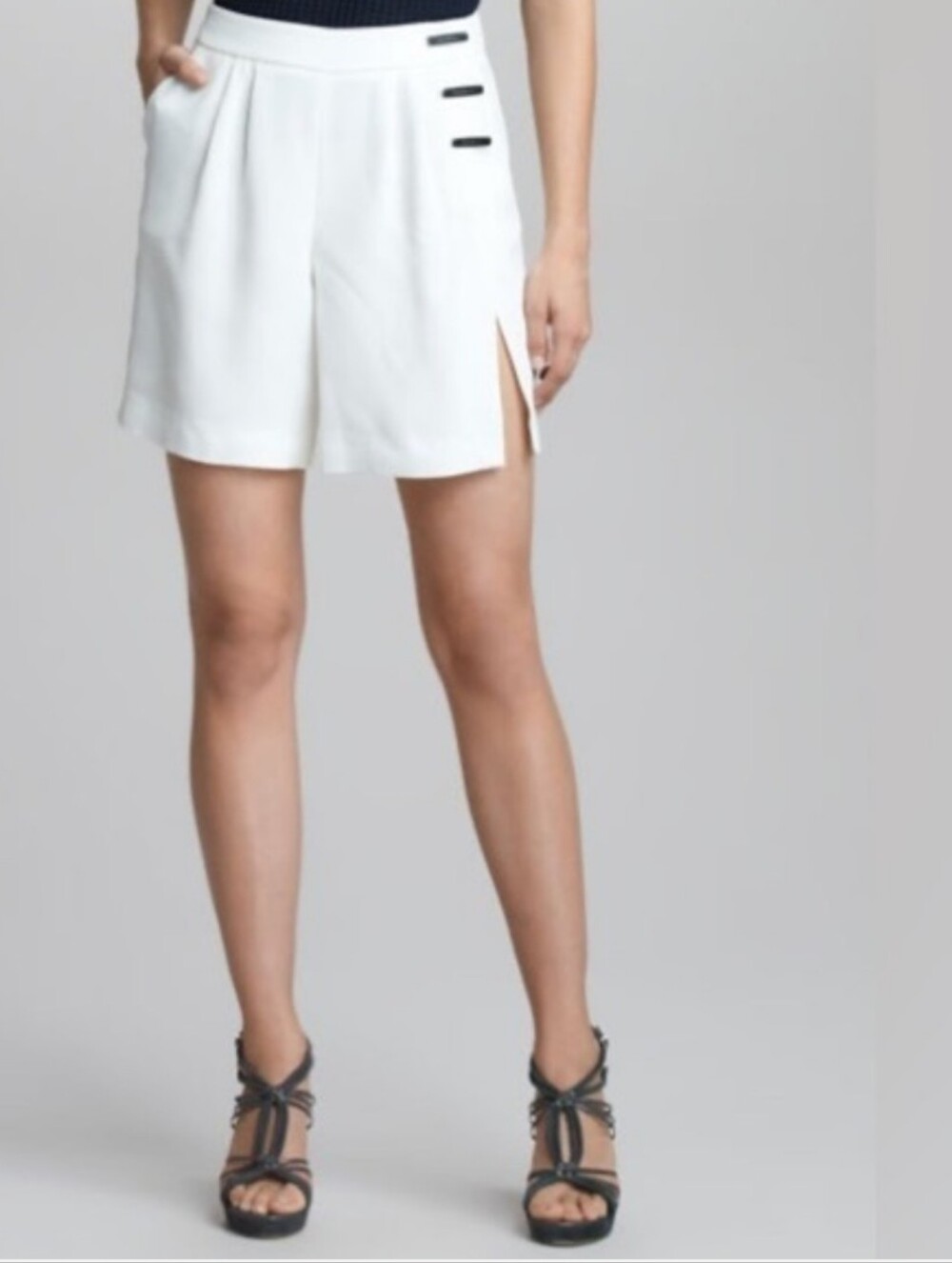 Giorgio Armani Pleated Snap-Closure Shorts Size Medium